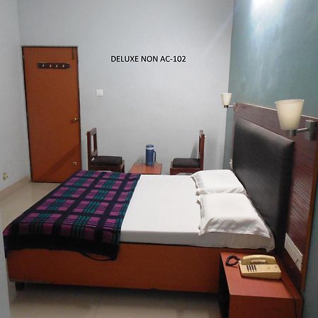 Hotel Silver Springs Ahmedabad Habitación foto