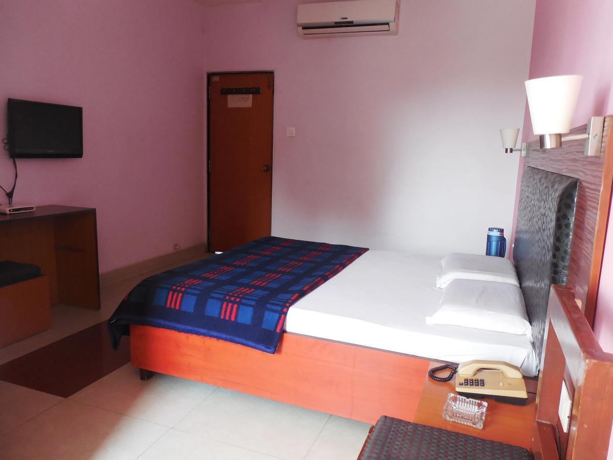 Hotel Silver Springs Ahmedabad Exterior foto