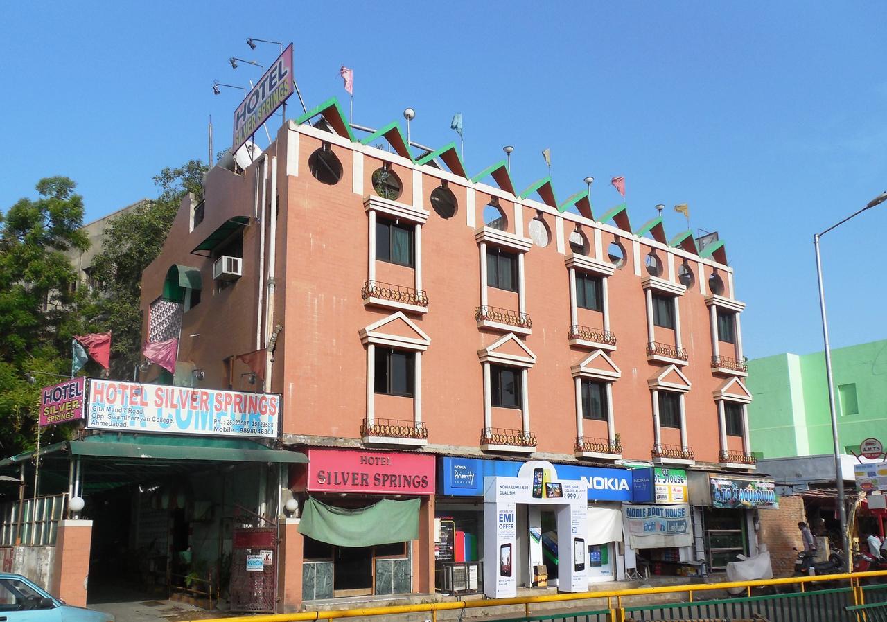 Hotel Silver Springs Ahmedabad Exterior foto