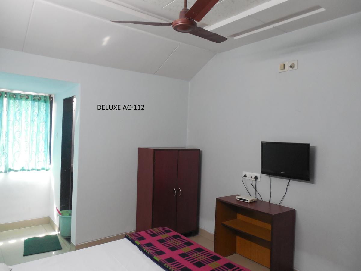 Hotel Silver Springs Ahmedabad Exterior foto