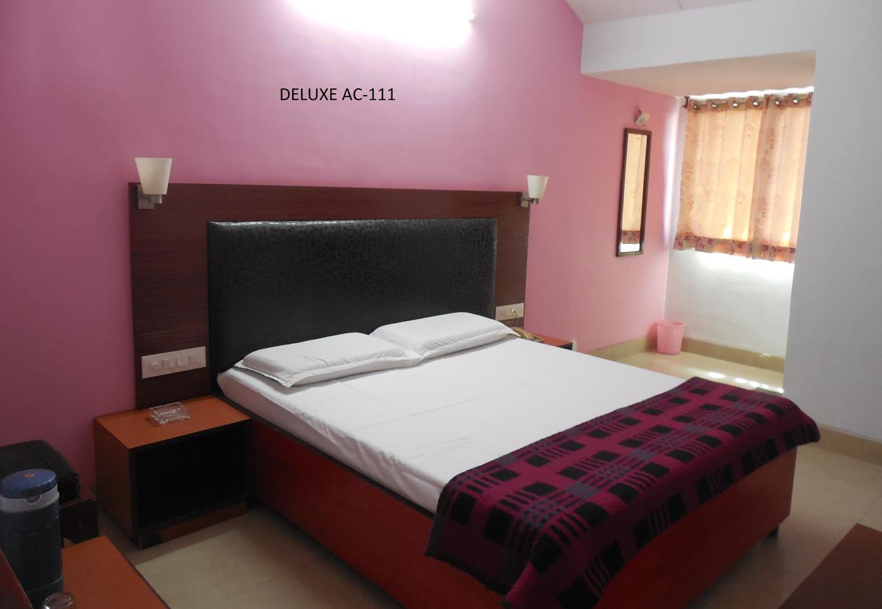 Hotel Silver Springs Ahmedabad Exterior foto